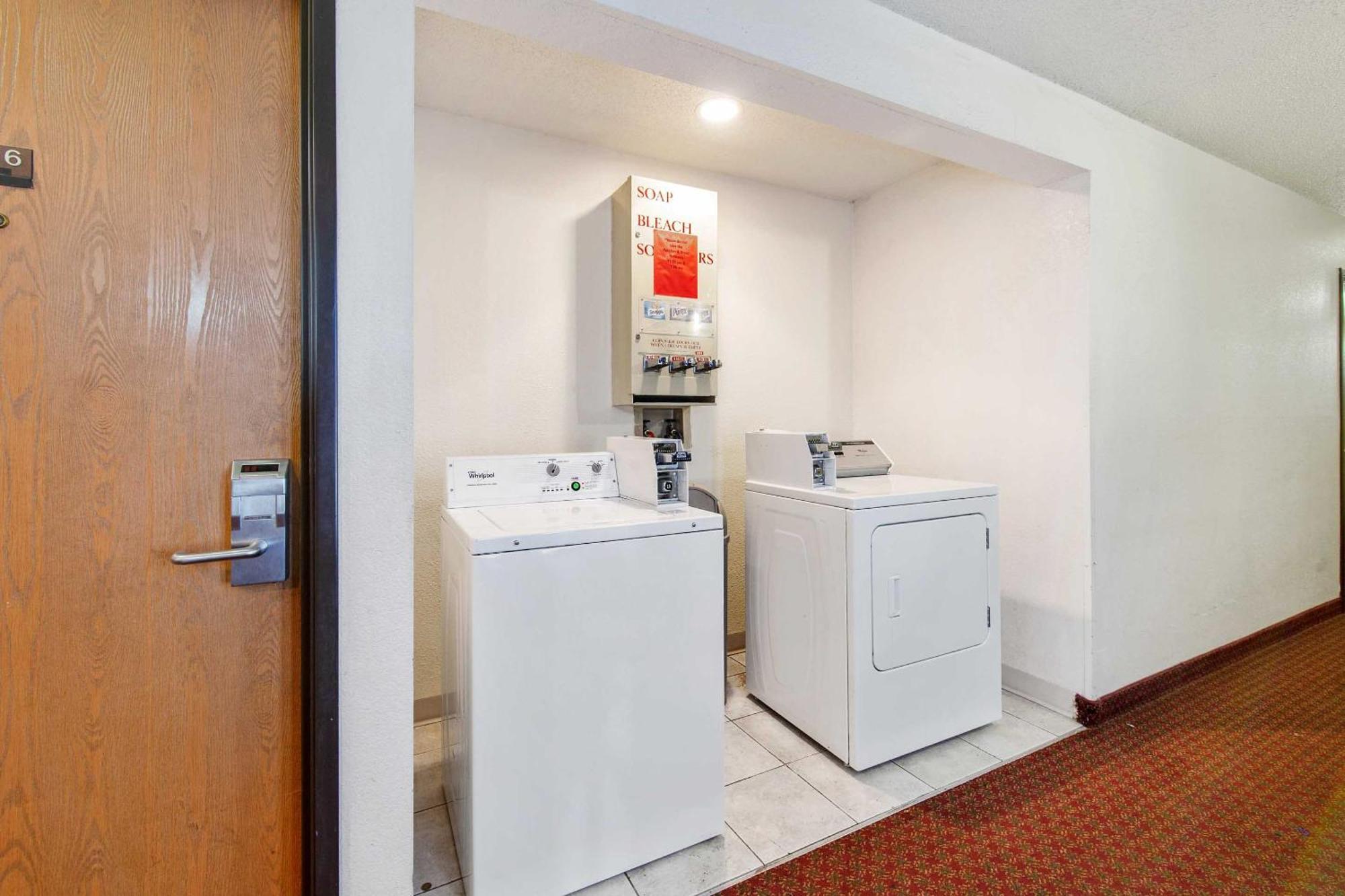 Oyo Hotel Portage I-94 Εξωτερικό φωτογραφία